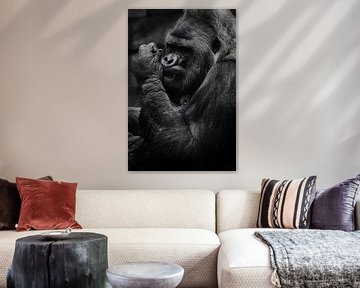 krachtige hand. De brutale snuit van een krachtige en sterke mannelijke gorilla is een symbool van m van Michael Semenov