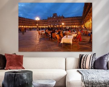 Plaza Mayor mit Rathaus bei Abenddämmerung, Salamanca, Castilla y Leon, Kastilien-Leon, Spanien