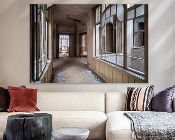 Schöner verlassener Korridor. von Roman Robroek