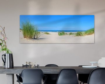 Panoramablick auf den Strand im Sommer an der Nordsee von Sjoerd van der Wal