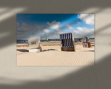Strandkörbe am Strand von Zingst von Werner Dieterich