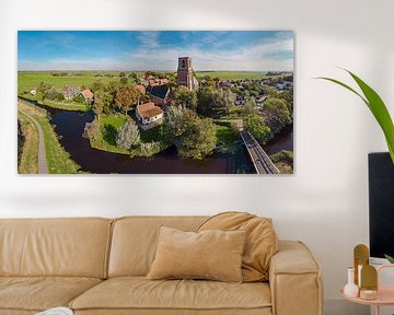Dorf mit großer Kirche in der Mitte des Polders, Ransdorp, , Noord-Holland, Niederlande von Rene van der Meer