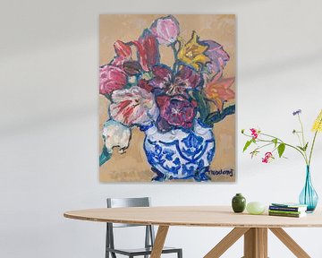 Delfter blaue Tulpenvase mit Tulpen Nr. 4 von Tanja Koelemij
