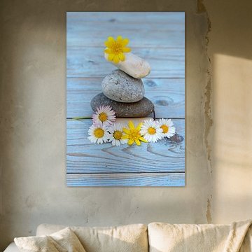 Des pierres zen avec des fleurs