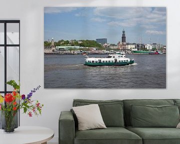 Elbe met havenrondvaartschip en landingsplaats St.-Pauli, windjammer Rickmer Rickmers en Michel, Ham