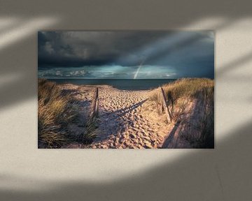 Strand von Heiligenhafen an der Ostsee mit Regenbogen von Jean Claude Castor