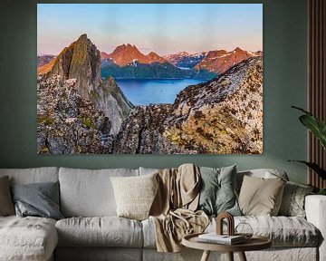 Magisch panorama met de berg Segla in Noorwegen