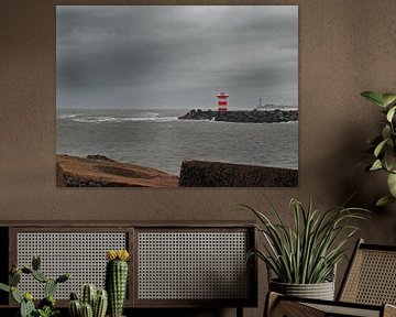 Havenhoofd Scheveningen tijdens storm van Rinke Velds