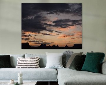 Monument Valley silhouet van Pieter Gordijn