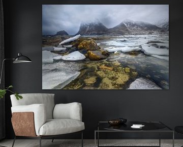 Winterse Fjord Lofoten van Peter Poppe