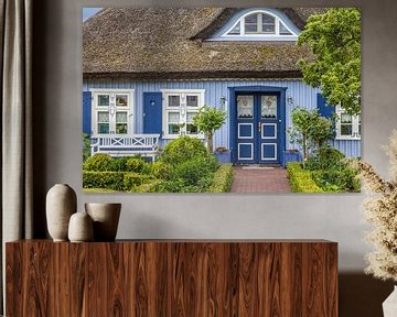 Schönes blaues Reetdachhaus in Zingst von Christian Müringer