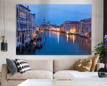 Venedig, Blick von der Ponte dell'Accademia im ersten Morgenlicht von Sander Groffen