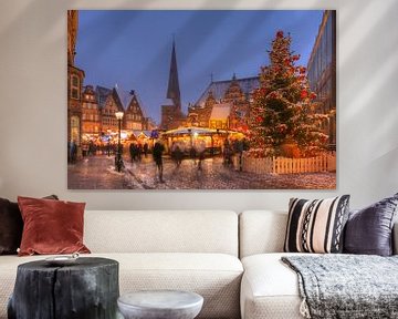 Oud stadhuis en kerstmarkt op de marktplaats in Abendd�mmerung, Bremen, Duitsland