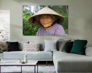 Alte Dame mit konischem Hut, Vietnam