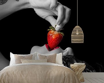 Strawberry dipping van Edward Draijer