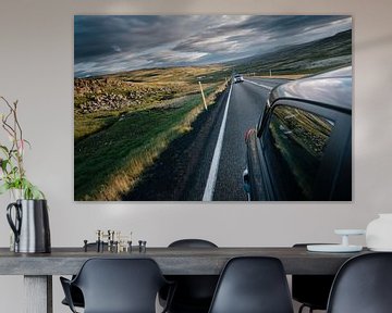 Rückblick auf die Autobahn in Island von Tom Rijpert