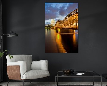 Köln mit dem Dom und der Hohenzollernbrücke bei Nacht von Werner Dieterich