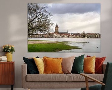 Pastel gekleurd beeld van Deventer en de IJssel bij hoogwater van Bart Ros