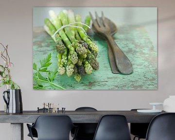 SF11409607 Asperges vertes avec couverts à salade sur BeeldigBeeld Food & Lifestyle