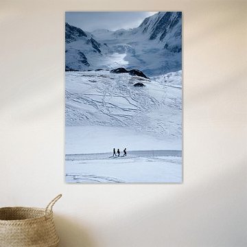 Wandelaars in de winterse Alpen