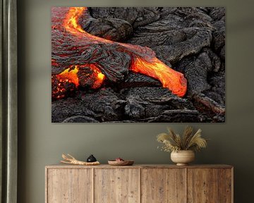 Gloeiende lava komt uit een spleet tevoorschijn van Ralf Lehmann