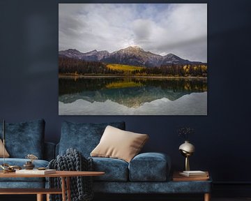Patricia Lake en Pyramid Mountain in Jasper, Canada van Daan Duvillier | Dsquared Photography
