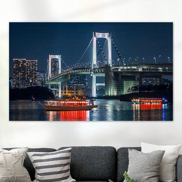 Le pont arc-en-ciel à Tokyo (Japon).