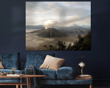 Vulkan Bromo mit Rauchwolke auf der indonesischen Insel Java von Daan Duvillier | Dsquared Photography