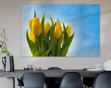 Frisse gele tulpen in de buitenlucht van Jolanda de Jong-Jansen
