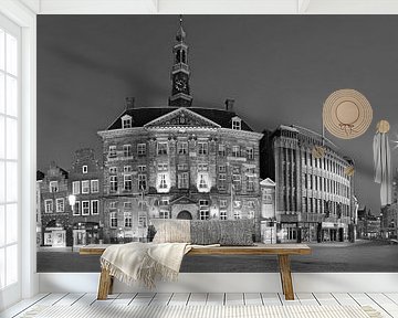 Zwart-wit panorama van het stadhuis aan de Markt van Den Bosch, van Den Bosch aan de Muur