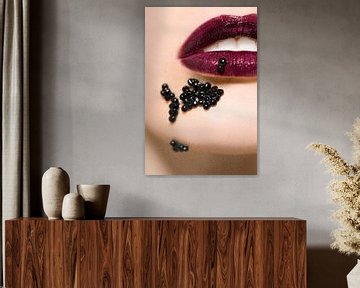 SF00917937 Gros plan sur les lèvres des femmes avec du caviar sur BeeldigBeeld Food & Lifestyle