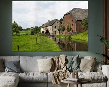 Watermolen en boerderij aan de rivier de Geul  in Limburg van Ger Beekes