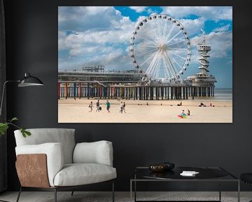 Grande roue sur le quai près de Scheveningen