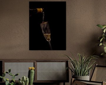 Toast, Flasche Wein mit Glas von Marjolein van Middelkoop