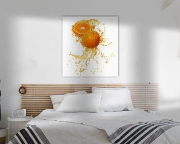 12599771 Sinaasappel in een spetterende plons vruchtensap van BeeldigBeeld Food & Lifestyle