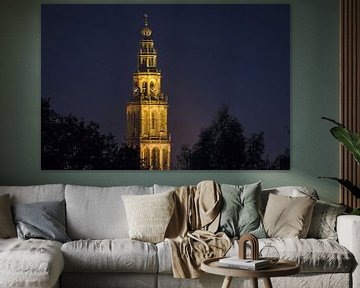 Foto van een verlichte Martinitoren in Groningen. van Vincent Alkema