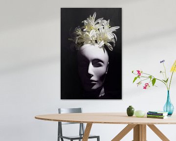 Artistiek hoofd met bloemen van Maud De Vries