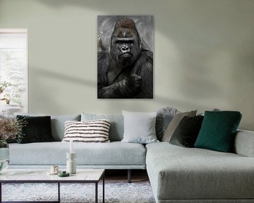 Portret van een krachtige dominante mannelijke gorilla (fysionomie), strak gezicht en krachtige arm. van Michael Semenov