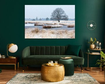 Verschneiter Baum im Winter (Ölfarbe) von Karla Leeftink