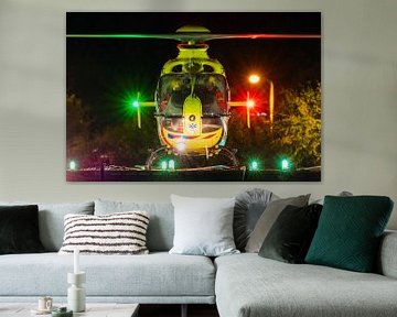 EC.135 Traumahelikopter tijdens nacht van Jimmy van Drunen