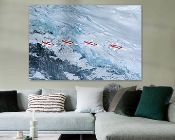 La Patrouille Suisse passe un glacier sur le massif de l'Eiger sur Martin Boschhuizen