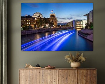 Reichstag gebouw Berlijn in het blauwe uur