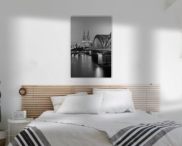 Kölner Dom und Hohenzollernbrücke schwarz-weiß von Michael Valjak