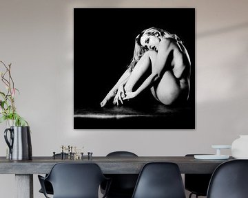 Schöne nackte Frau in Schwarz-Weiß und Licht mit harten Kontrasten fotografiert #1255 von william langeveld