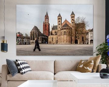 église et tour sur le vrijthof à Maastricht