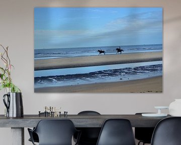 Paarden aan het strand. van Kim De Sutter