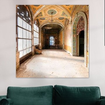 Verlaten Gang in Villa. van Roman Robroek - Foto's van Verlaten Gebouwen