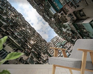 Dichte bebouwing in Hong Kong met lucht van Mickéle Godderis