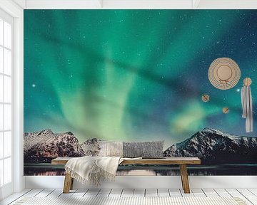 Noorderlicht met bergen, zee, sterren in Scandinavië van Designer
