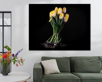 Bouquet fleuri de bulbes de tulipes jaunes sur Atelier Liesjes